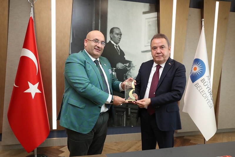 Kent ve Başkan Dergisi’nden Büyükşehir’e ödül