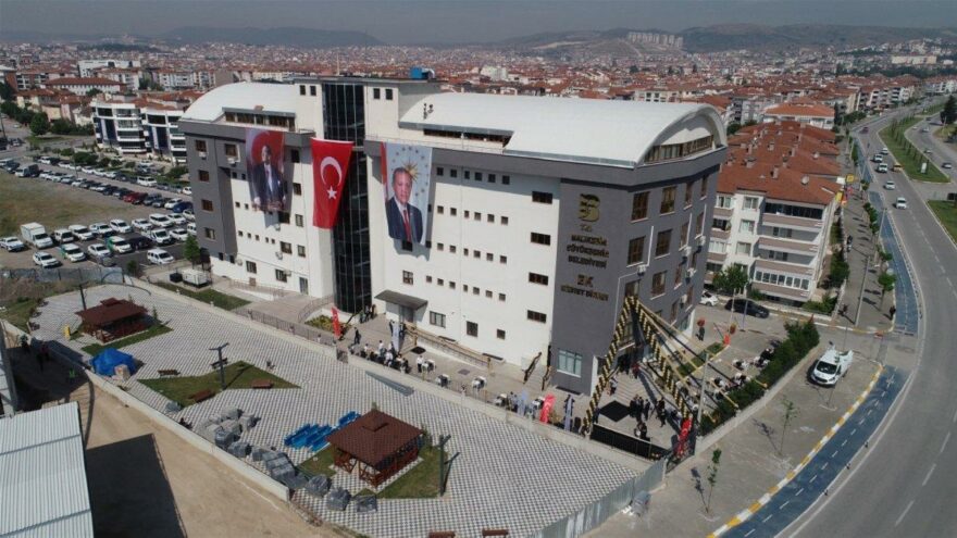 Kızılay İçin Bağışlar Toplandı Belediyeye Hizmet Binası Yapıldı