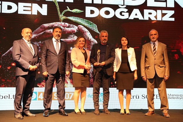Altın İlçe Ve En Başarılı Ulaşım Projesi Ödülü