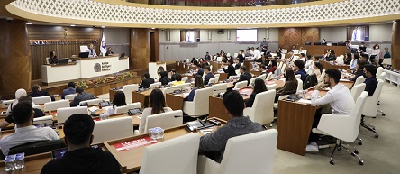 Gençlerden kadına şiddete tepki