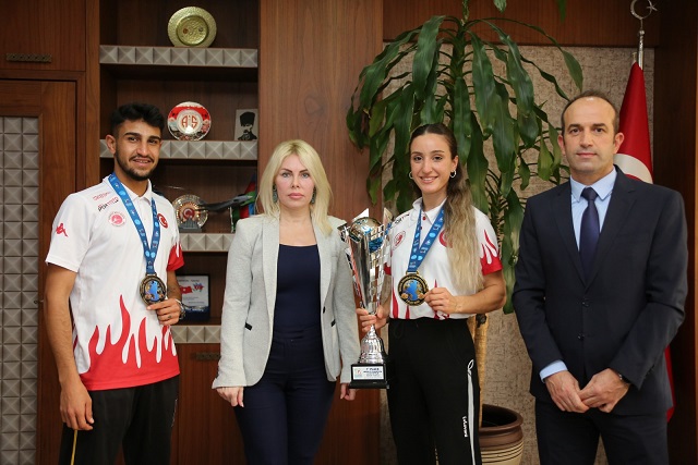 Rektör Özkan madalyalı sporcularla bir araya geldi