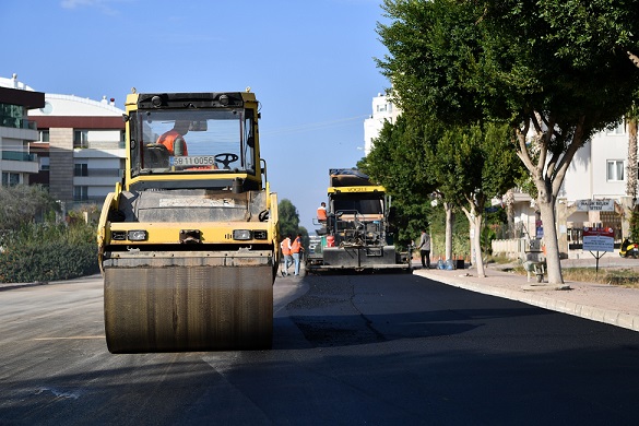 Konyaaltı’nda yollar asfaltlanıyor