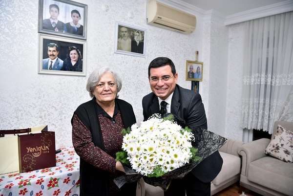 Tütüncü öğretmenlerini unutmuyor