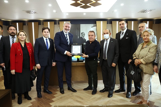 İYİ Parti Genel Başkan Yardımcısı Erdem Muhittin Böcek’i ziyaret etti