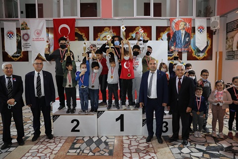 Derece girenlere ödül verildi