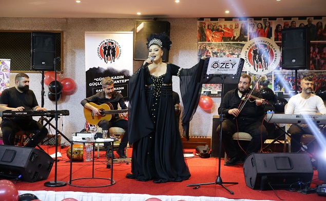 Şahsenem Kadın Taraftarlarla Buluştu
