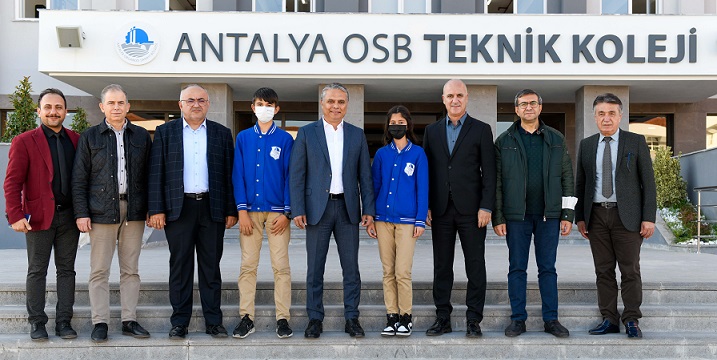 Başkan Uysal, Antalya OSB Teknik Koleji’ni gezdi