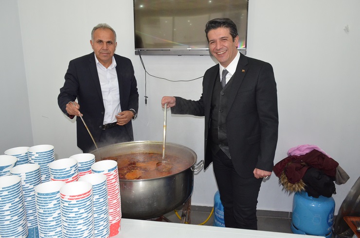 Konyalılar ve Başkan Genç ‘bamya çorbası’ kaşıkladı