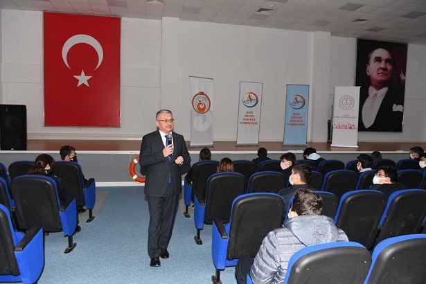 Vali Yazıcı, Sağlıklı Bir Eğitim İçin Aşı Olmanın Önemine Değindi