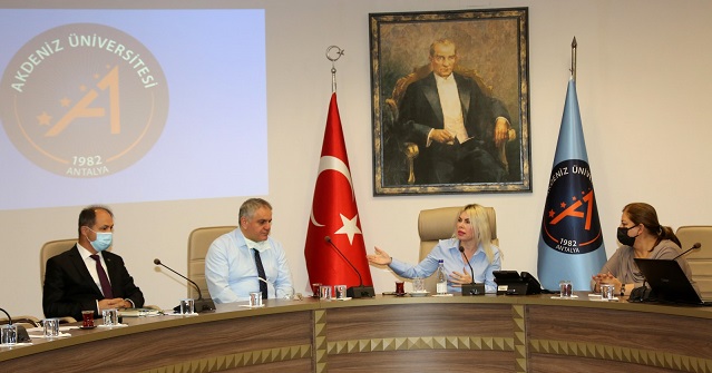 Rektör Özkan kalite komisyonu üyelerine teşekkür etti