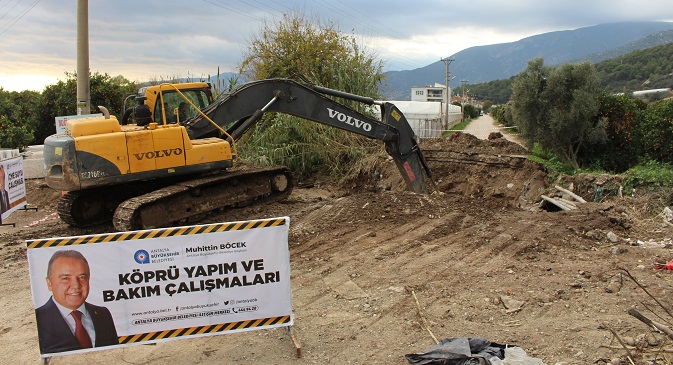 Kumluca’da Hacıveliler Köprüsü yenileniyor