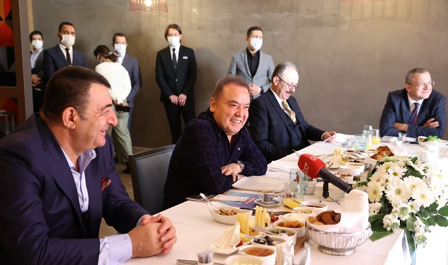 Başkan Böcek; Turizmcilerle Buluştu