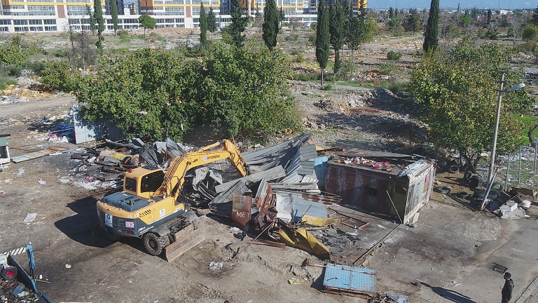 Proje kapsamında son kaçak ve işgali alanlar da yıkıldı