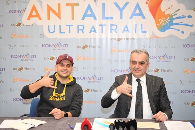 Konyaaltı’nda maviden beyaza ultra maraton