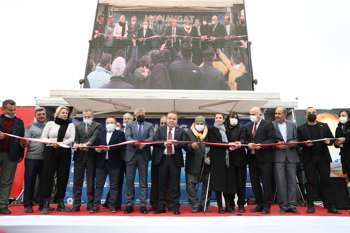 Başkan Böcek, “Ne söz verdiysek yapmaya devam edeceğiz”