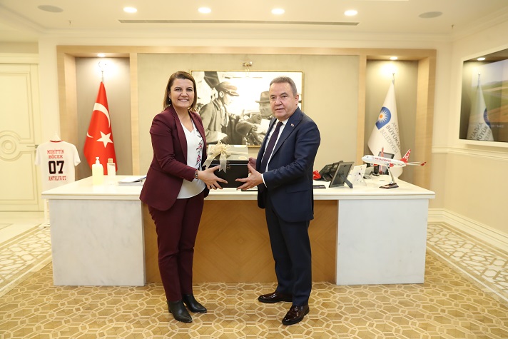 İzmit Belediye Başkanı’ndan Başkan Böcek’e ziyaret