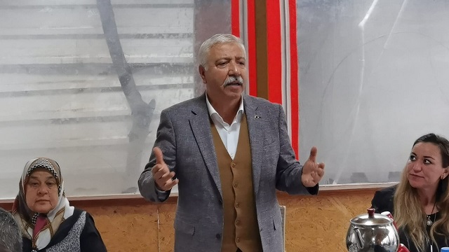 Turgut Bucak; çakırlarda muhtarlar ve esnafla buluştu