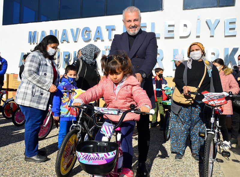 Manavgat Belediyesi’nin Soba Ve Bisiklet Destekleri Devam Ediyor