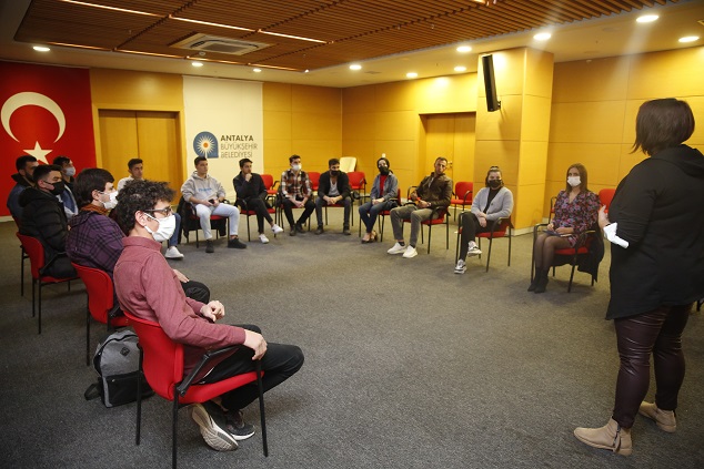 Genç Antalya Gönüllüleri Programı’nın gönüllü eğitimleri başladı