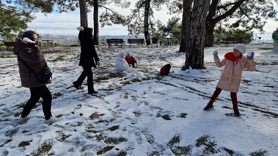 Kar sevinci Kepez’de bir başka yaşandı