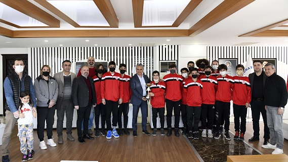 Başkan Uysal; Şampiyon takımla buluştu
