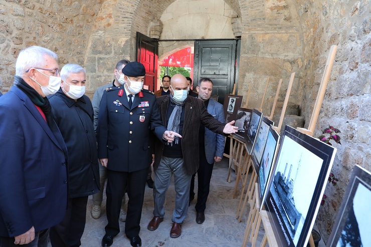 Kahraman yüzbaşı için sergi ve söyleşi düzenlendi