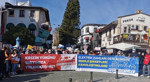 Antalya’da Geçinemiyoruz Diyenler Elektrik Zamlarına Karşı Sokağa Çıktı