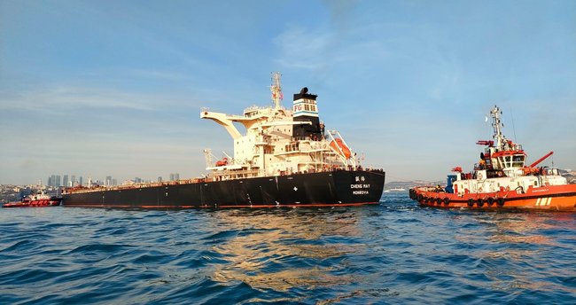 İstanbul Boğazı, arızalanan yük gemisi nedeniyle gemi trafiğine kapatıldı