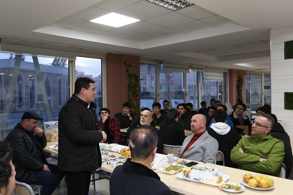 Tütüncü, İHL mezunlarıyla buluştu