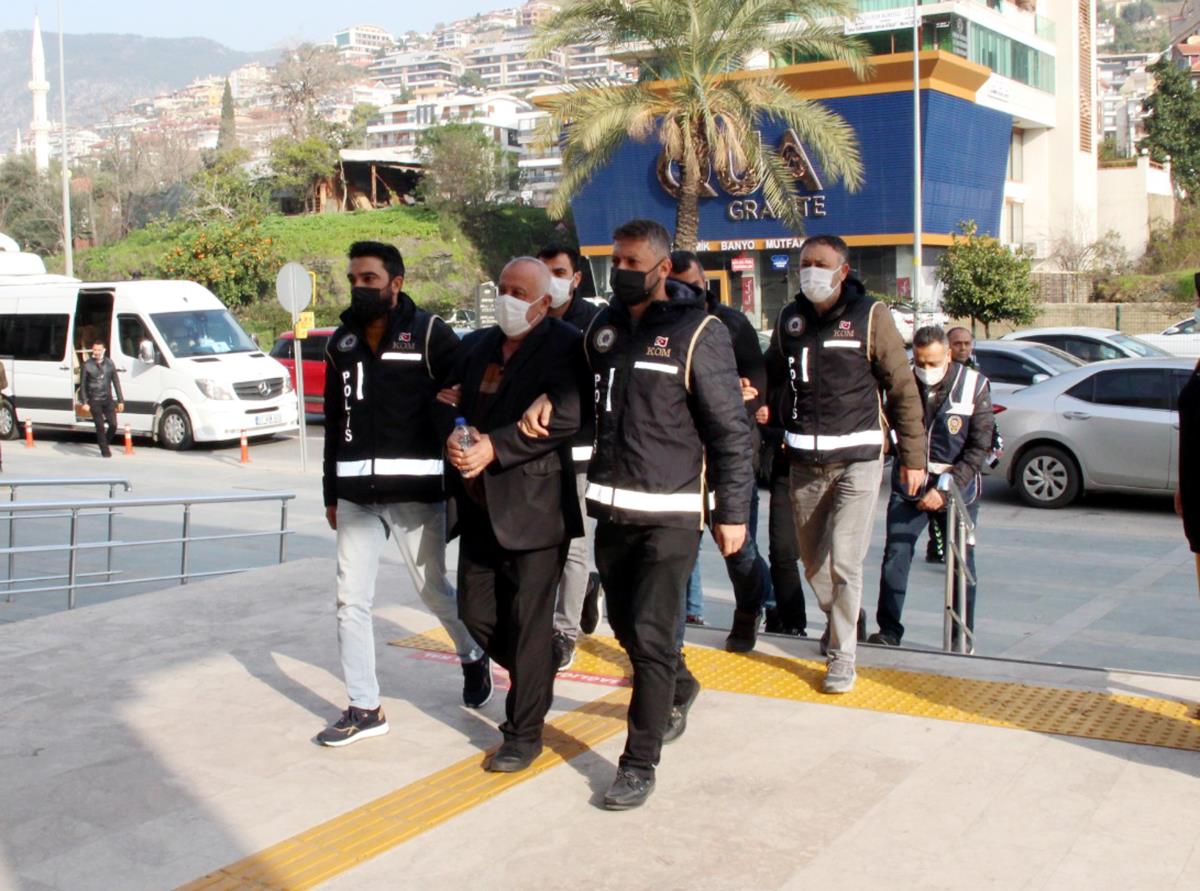 Alanya’da tefecilik yaptığı öne sürülen iki şüpheli tutuklandı