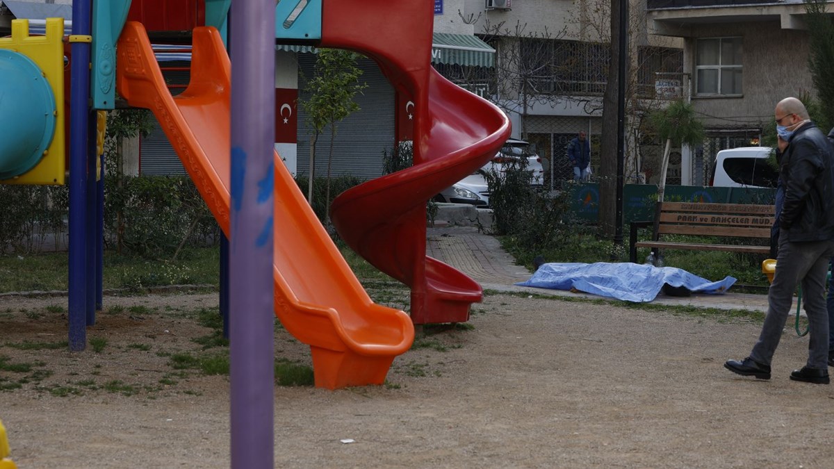 Antalya’da bir kişi parkta ölü bulundu