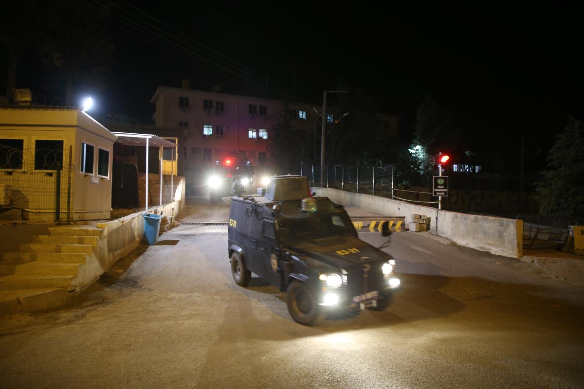 Şanlıurfa merkezli terör örgütü DEAŞ operasyonunda 29 zanlı yakalandı