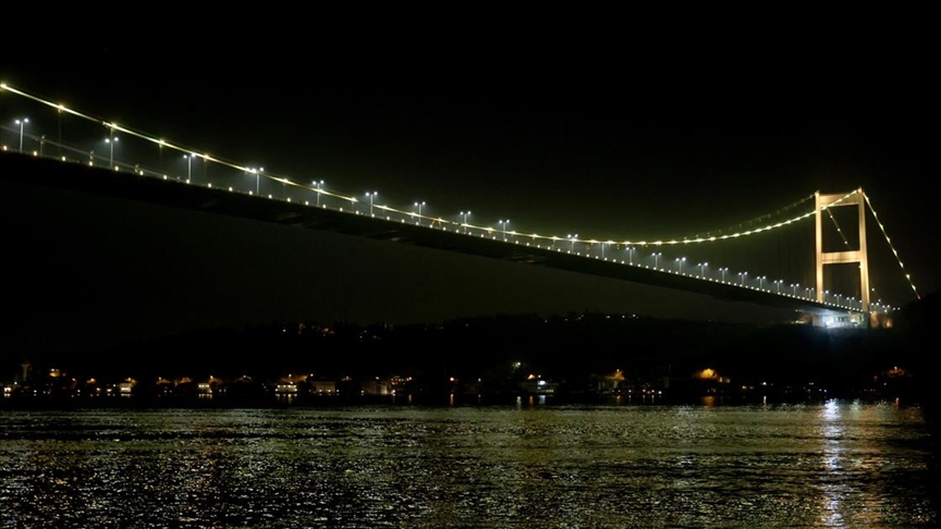 FSM Köprüsü, Çocukluk Çağı Kanser Günü’ne dikkati çekmek için ışıklandırıldı