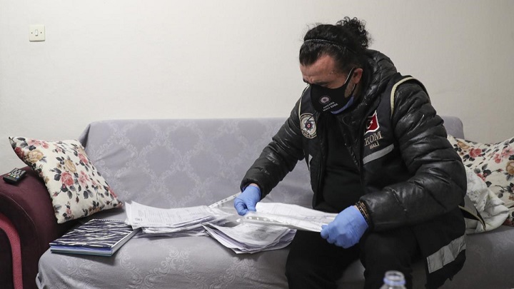 Usulsüz sağlık raporu düzenleyen suç örgütüne yönelik operasyonda 17 şüpheli yakalandı
