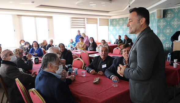Başkan Yücel Yaşlıları Yemekte Ağırladı
