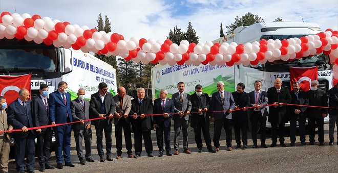 Bakanlığın hibe desteğiyle alınan tırlar Burdur Belediyeler Birliğine teslim edildi