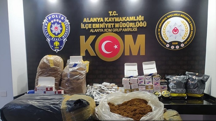 Alanya’da kaçak makaron ve tütün ele geçirildi