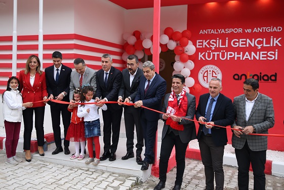 Antalyaspor ve ANTGİAD’dan kırsal mahalleye kütüphane