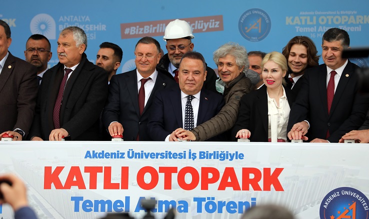 Başkan Böcek, ‘Halka yönelik projeler üretiyoruz’