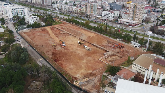 Büyükşehir Tıp Fakültesi Otoparkının temelini atıyor