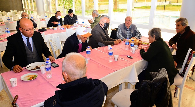 Başkan Şükrü Sözen’den Büyüklere Kutlama Yemeği