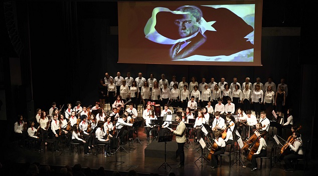 Gençlik orkestrasından seferberlik türküleri