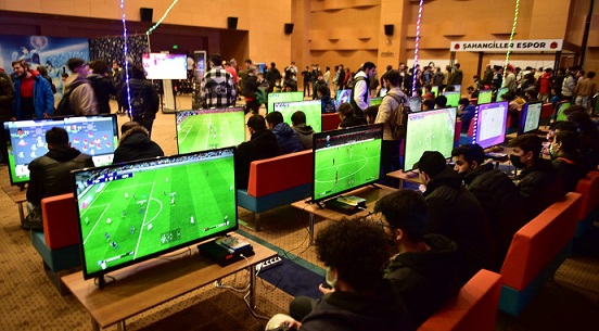 Kepez’de E-SPORFEST heyecanı sürüyor