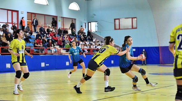 Mavi Kelebekler, zirve takibini bırakmıyor