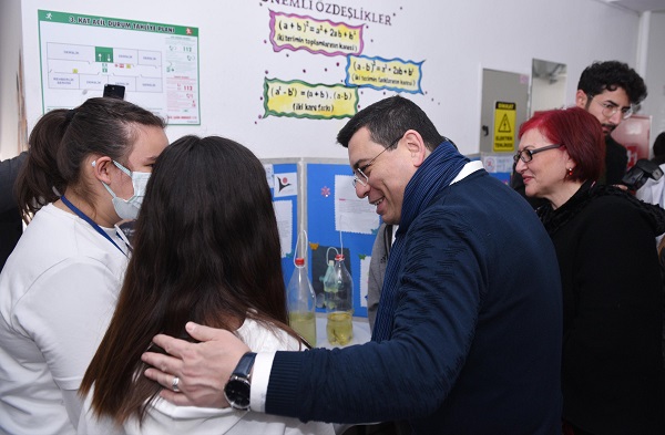 Tütüncü, öğrencilerle bilimin ışığında buluştu