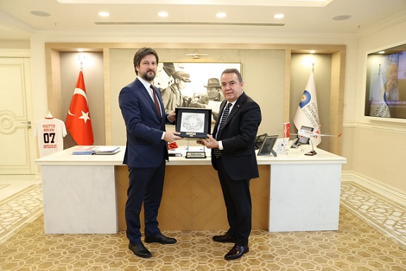 Macar Büyükelçi’den Başkan Böcek’e ziyaret