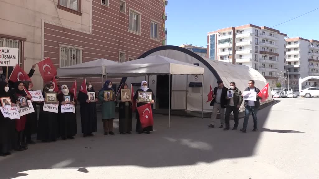 Diyarbakır annelerinin oturma eylemine bir aile daha katıldı