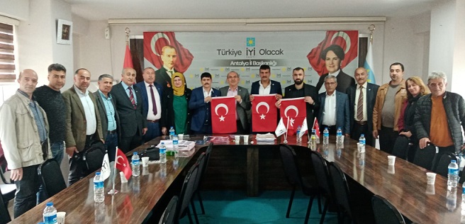 AKP’den istifa edip İYİ Parti’ye geçtiler