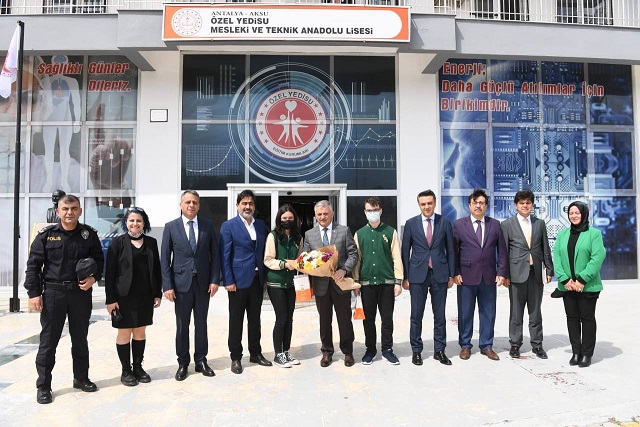 Vali Yazıcı’dan meslek liselerine övgü