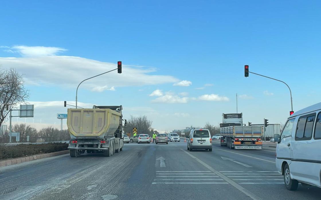Kum fırtınası trafikte aksamaya neden oldu